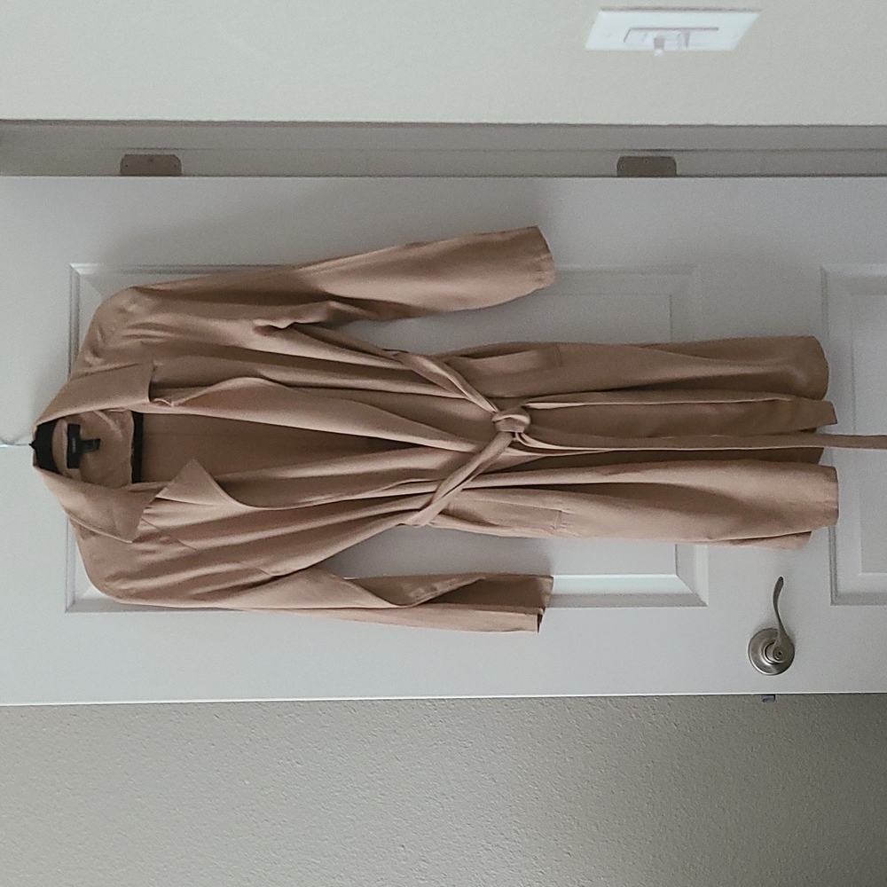 NWOT Venus Lightweight Tan Trench Coat Size Large